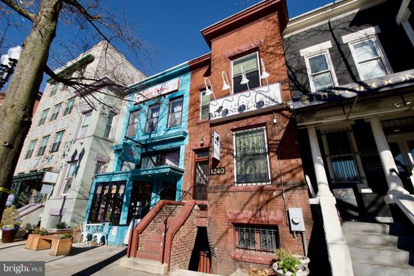 Exterior, Facade, Brick Facade, Rowhouse