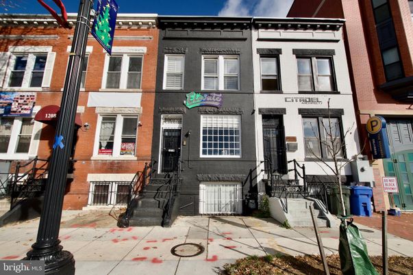 Exterior, Facade, Brick Facade, Rowhouse