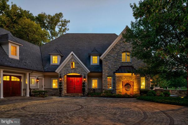 Attached, Exterior, Facade, Brick Traditional