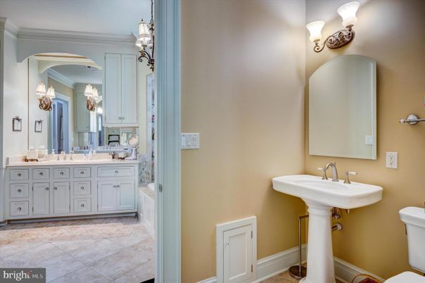 Bathroom, Dual Sink Vanities, Interior
