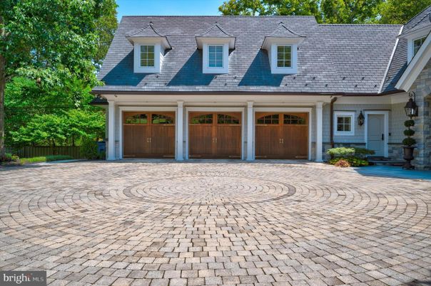 Attached, Exterior, Facade, Cape Cod