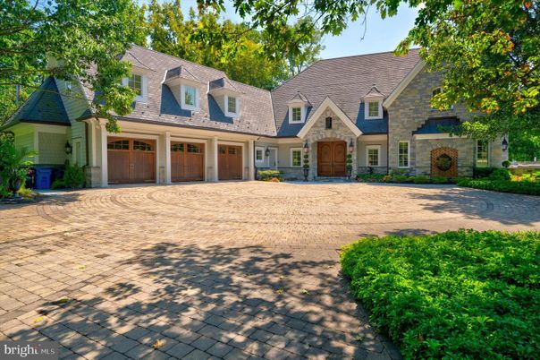 Attached, Exterior, Facade, Cape Cod
