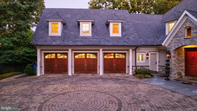 Attached, Exterior, Facade, Cape Cod