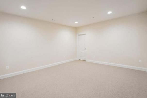 Empty room, Interior, Recessed Lighting