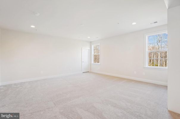 Empty room, Interior, Recessed Lighting