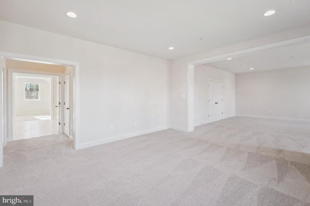 Empty room, Interior, Recessed Lighting