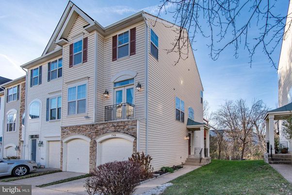 Attached, Exterior, Facade, Brick Facade, Rowhouse