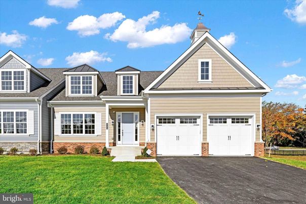 Attached, Exterior, Facade, Farmhouse