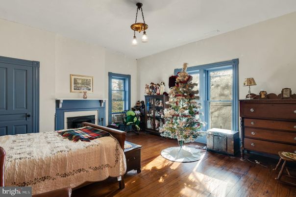 Bedroom, Fireplace, Interior, Pendant Lights, Wood Texture Flooring