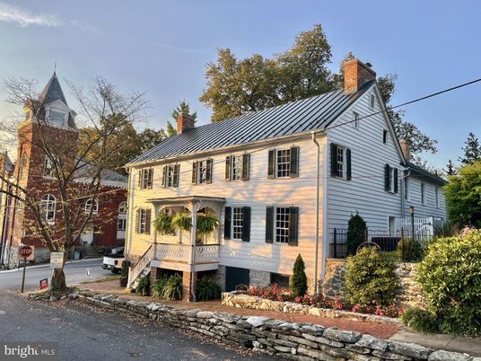 Exterior, Facade, Georgian
