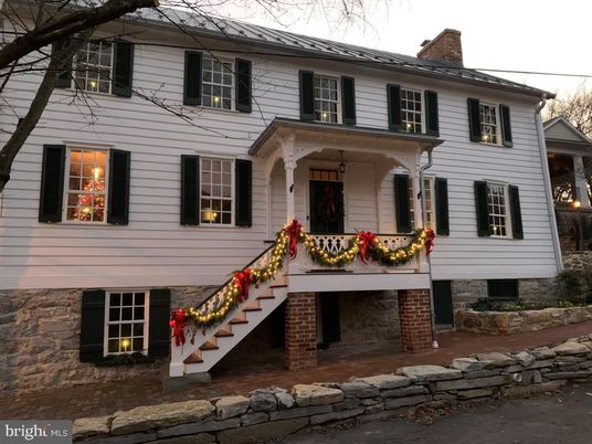 Exterior, Facade, Georgian