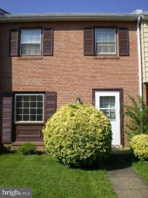 Exterior, Facade, Brick Facade, Rowhouse