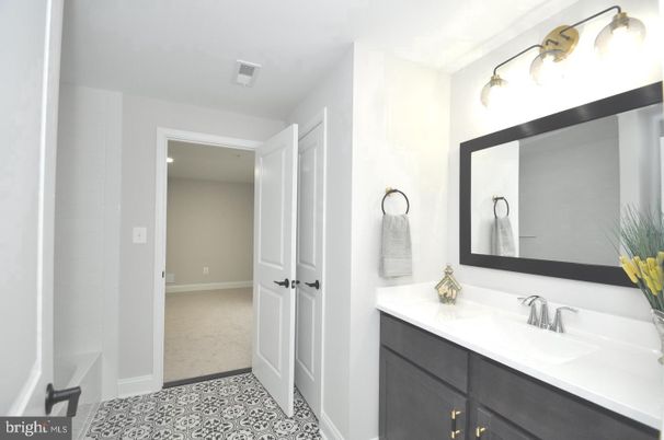Bathroom, Dual Sink Vanities, Interior