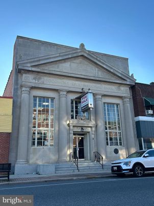 Exterior, Facade, Rowhouse