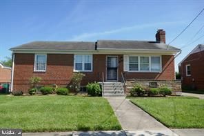 Exterior, Facade, Brick Facade, Split Level