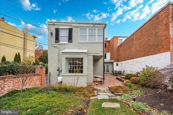Exterior, Facade, Brick Facade, American Foursquare