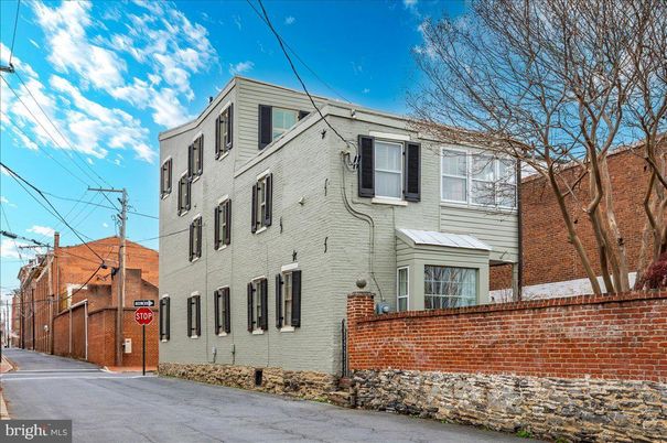 Exterior, Facade, Brick Facade, Rowhouse