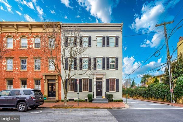 Exterior, Facade, Brick Facade, Rowhouse