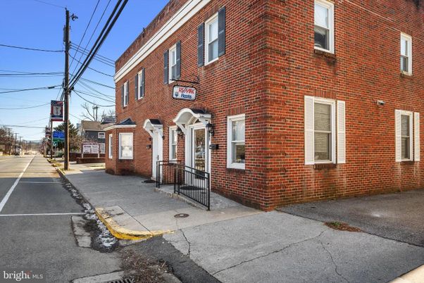 Exterior, Facade, Brick Facade, Rowhouse
