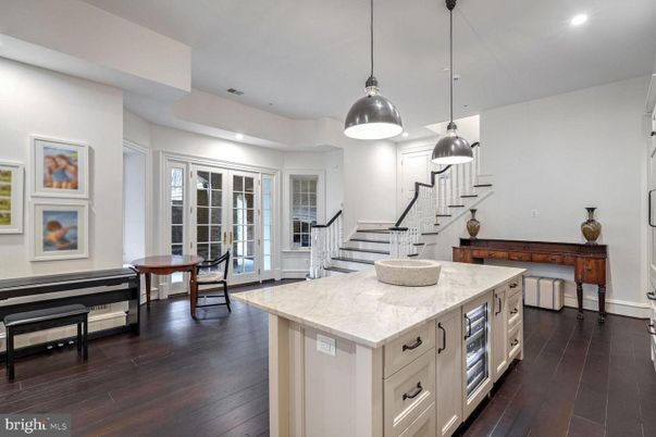 Dining room, Interior, Kitchen, Pendant Lights, Recessed Lighting, Wood Texture Flooring