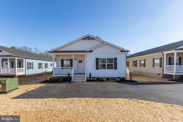Exterior, Facade, Ranch