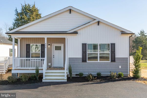 Exterior, Facade, Farmhouse