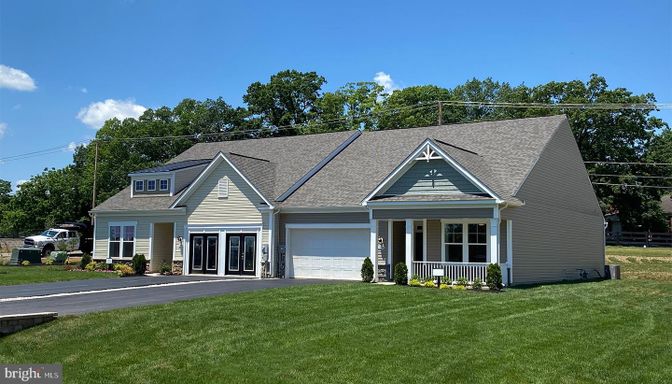Attached, Exterior, Facade, Ranch