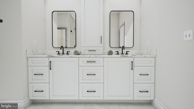 Bathroom, Dual Sink Vanities, Interior