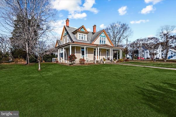 Backyard, Exterior, Facade, Cape Cod