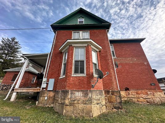 Exterior, Facade, Brick Facade, Queen Anne Victorian