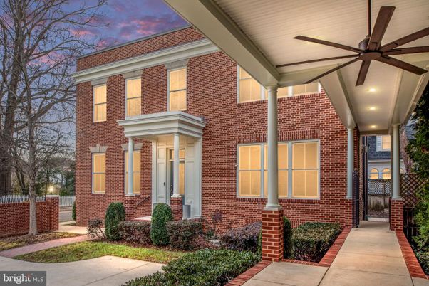 Exterior, Facade, Brick Facade, Georgian