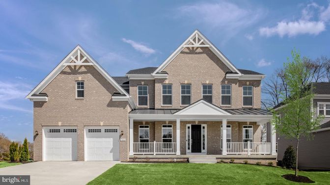 Attached, Exterior, Facade, Brick Traditional