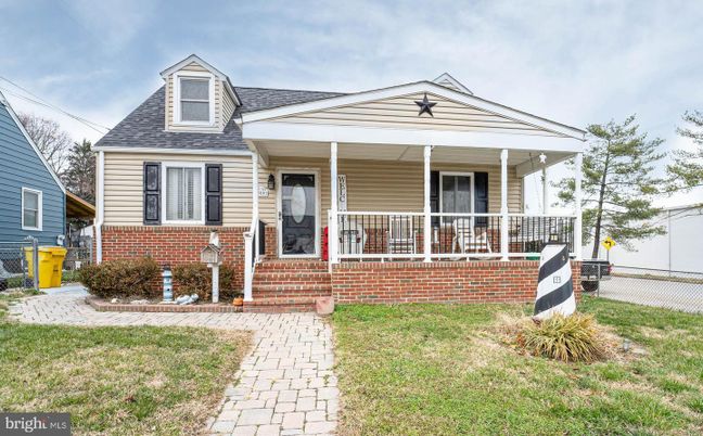 Exterior, Facade, Brick Facade, Cape Cod