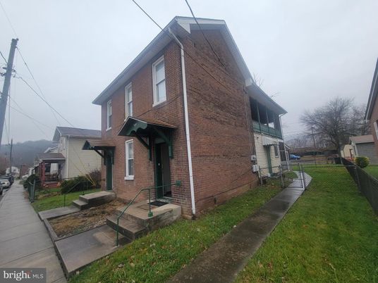 Backyard, Exterior, Facade, Brick Facade, None