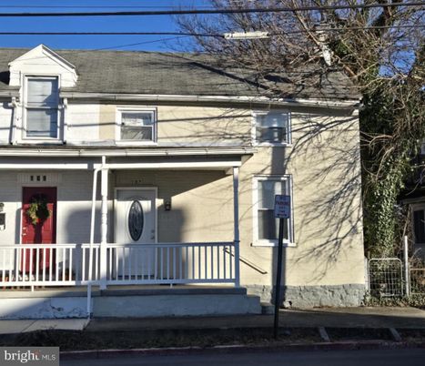 Exterior, Facade, American Foursquare