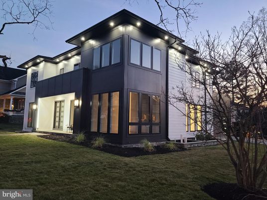 Backyard, Exterior, Facade, Modern