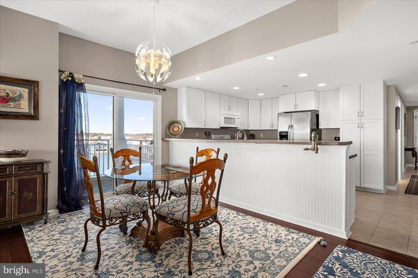 Dining room, Interior, Kitchen, Pendant Lights, Recessed Lighting, Stainless Steel Appliances