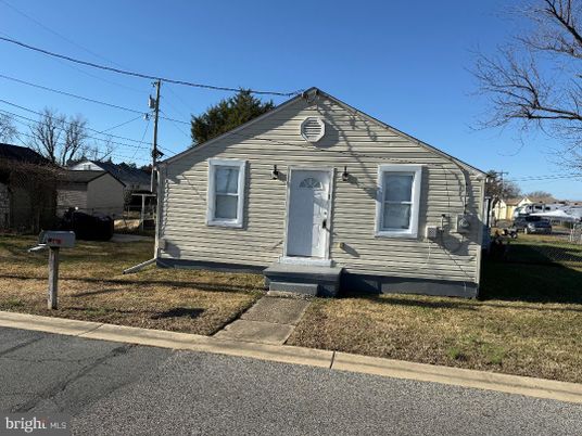 Exterior, Facade, Cape Cod