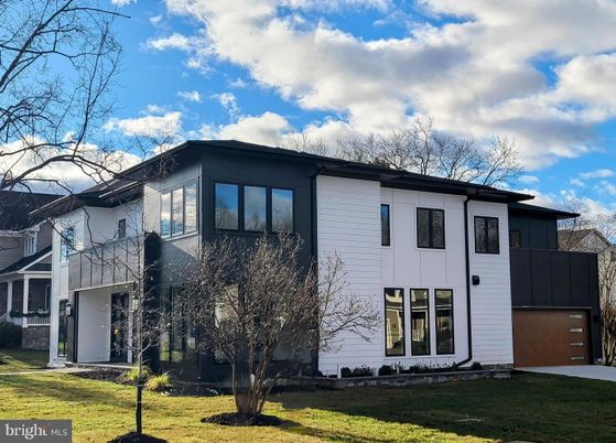 Attached, Exterior, Facade, Raised Ranch