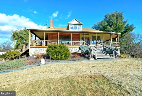 Exterior, Facade, Log Home