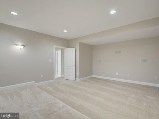 Empty room, Interior, Recessed Lighting