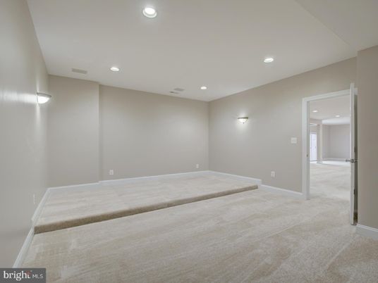Empty room, Interior, Recessed Lighting