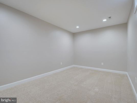 Empty room, Interior, Recessed Lighting