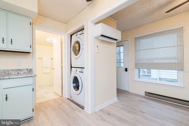 Interior, Utility Closets, Washer, Wood Texture Flooring