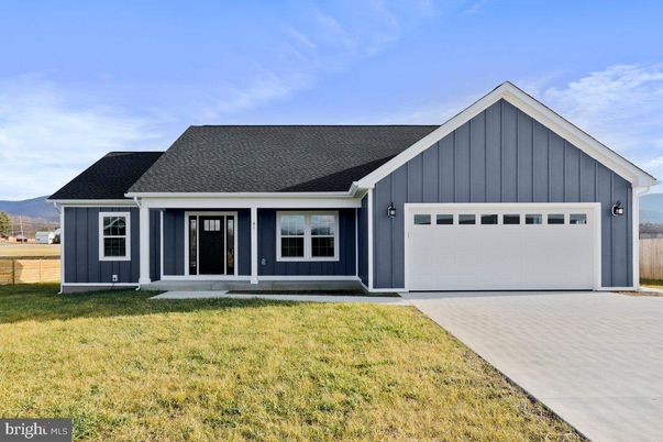 Attached, Exterior, Facade, Ranch