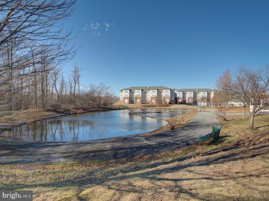 Exterior, Lake