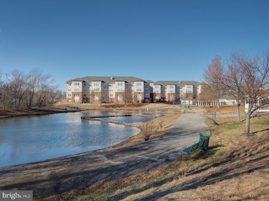 Exterior, Lake