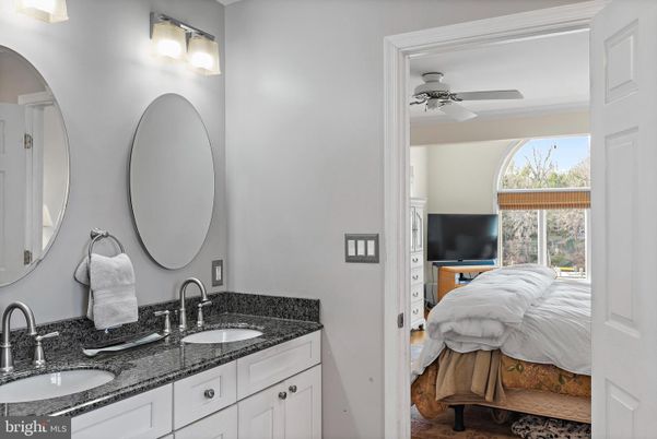 Bathroom, Bedroom, Dual Sink Vanities, Interior
