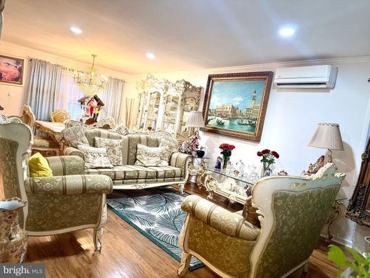 Chandelier, Dining room, Interior, Living room, Recessed Lighting, Wood Texture Flooring