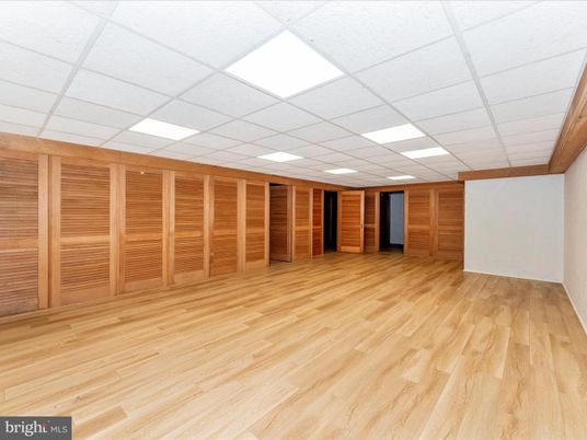 Empty room, Interior, Recessed Lighting, Wood Texture Flooring, Wooden Walls